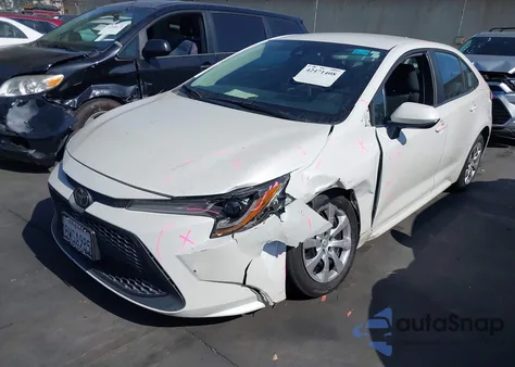 2021 Toyota Corolla Le z USA, uszkodzony, nr VIN 5YFEPMAE7MP223294
